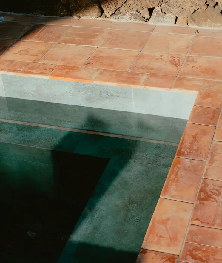 Pool corner with terracotta tile coping in Paso Robles